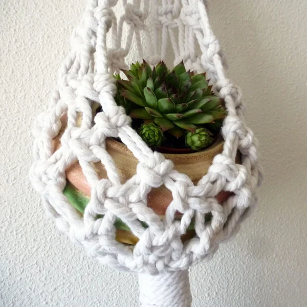 Macrame pattern for a plant hanger